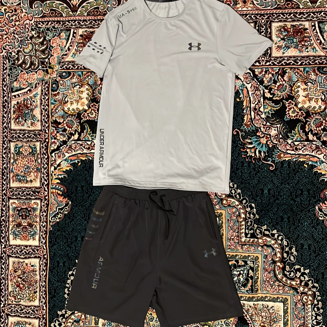 Ljusgrå Under Armour t-shirt