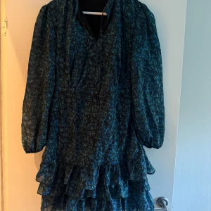 Trendyol klänning - Storlek S, perfekt längd, jag är 178cm