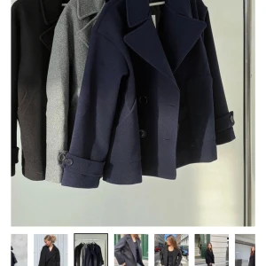 Svart kappa - Jätte fin svart kappa från design by si. Använd fåtal gånger så är i väldigt fint skick. Original pris 750 kr