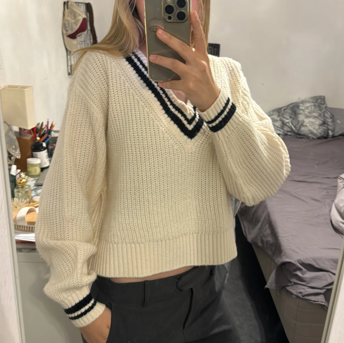 Vit stickad v-ringad tröja H&M