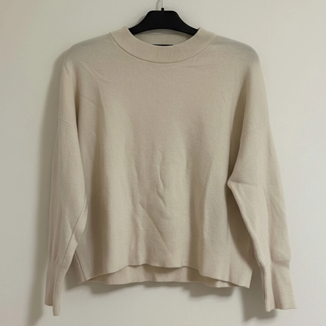 Beige stickad tröja från Vero Moda
