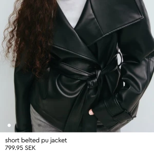 Kinnjacka - Säljer min skinnjacka använd den bara en gång köpte 800kr säljer för 600! Slutsålt online!❤️❤️