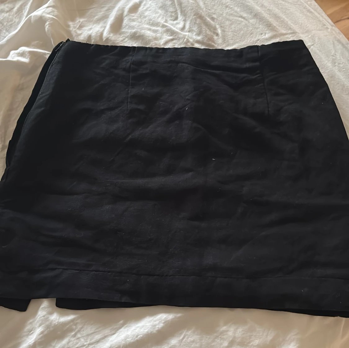 Svart kortkjol från H&M, storlek 36 - 1