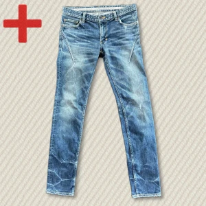 Number (N)ine Jeans  - Ett par otroligt snygga och sällsynta slim fit Number (N)ine jeans i storlek 2x32, vilket motsvarar ungefär 29/32. Väldigt bra skick, inga skador.  Skriv om du har frågor!  Mått: Midja – 40 cm, Innersöm – 80,5 cm, Yttersöm – 101 cm, Lår – 24 cm, Benöppning – 15,5 cm 
