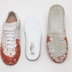 Maison Margiela Gats Paint Splatter sneakers - Väldigt fina och eftertraktade gats från Maison Margiela. Skick 9/10. Äkta & allt OG följer med, nypris ≈ 8500k.  Pris kan förhandlas vid snabb affär, öppen för byten som är likvärdiga. . 