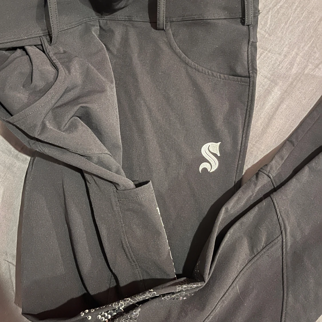 Svarta ridbyxor med silikongrepp - 1