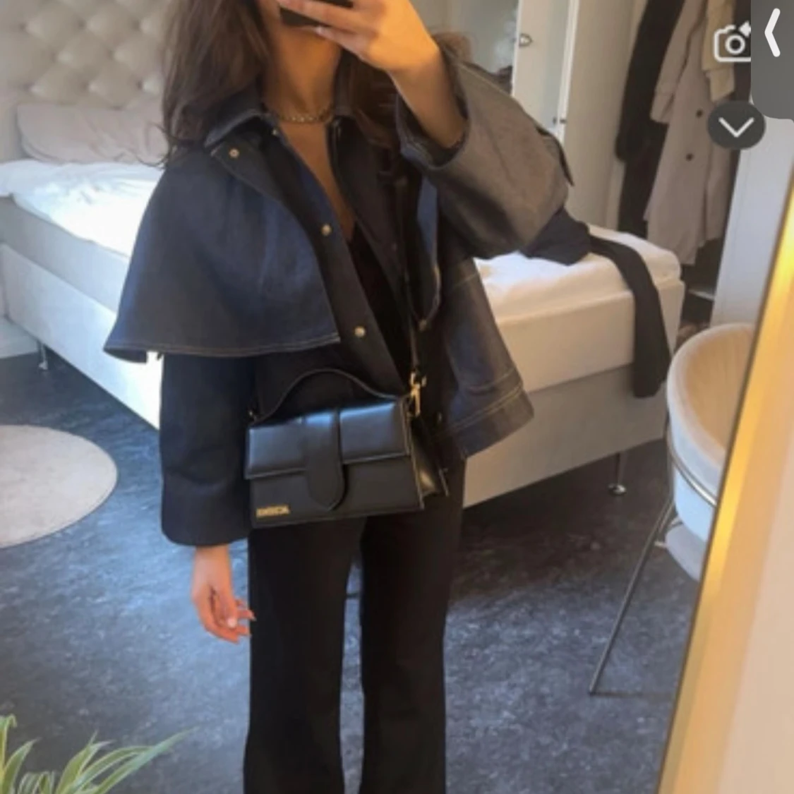 Mörkblå jeansjacka med cape-detalj - 1