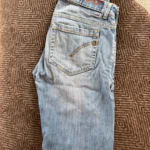 DONDUP Gorge blå jeans - Säljer ett par DONDUP Gorge jeans modell skinny fit storlek 31.
