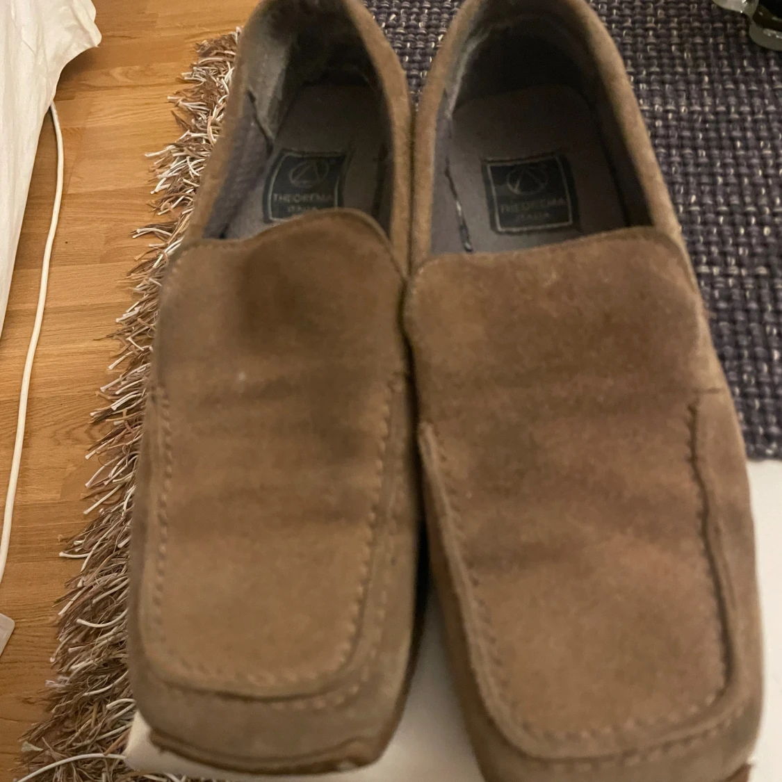 Bruna mockaloafers från Theorema