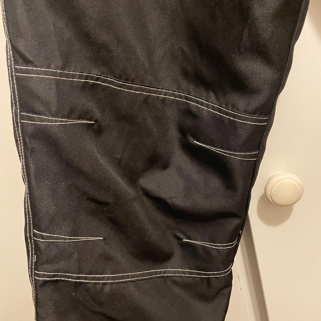 Svarta bluewear byxor med foder o kontrastsömmar - 2