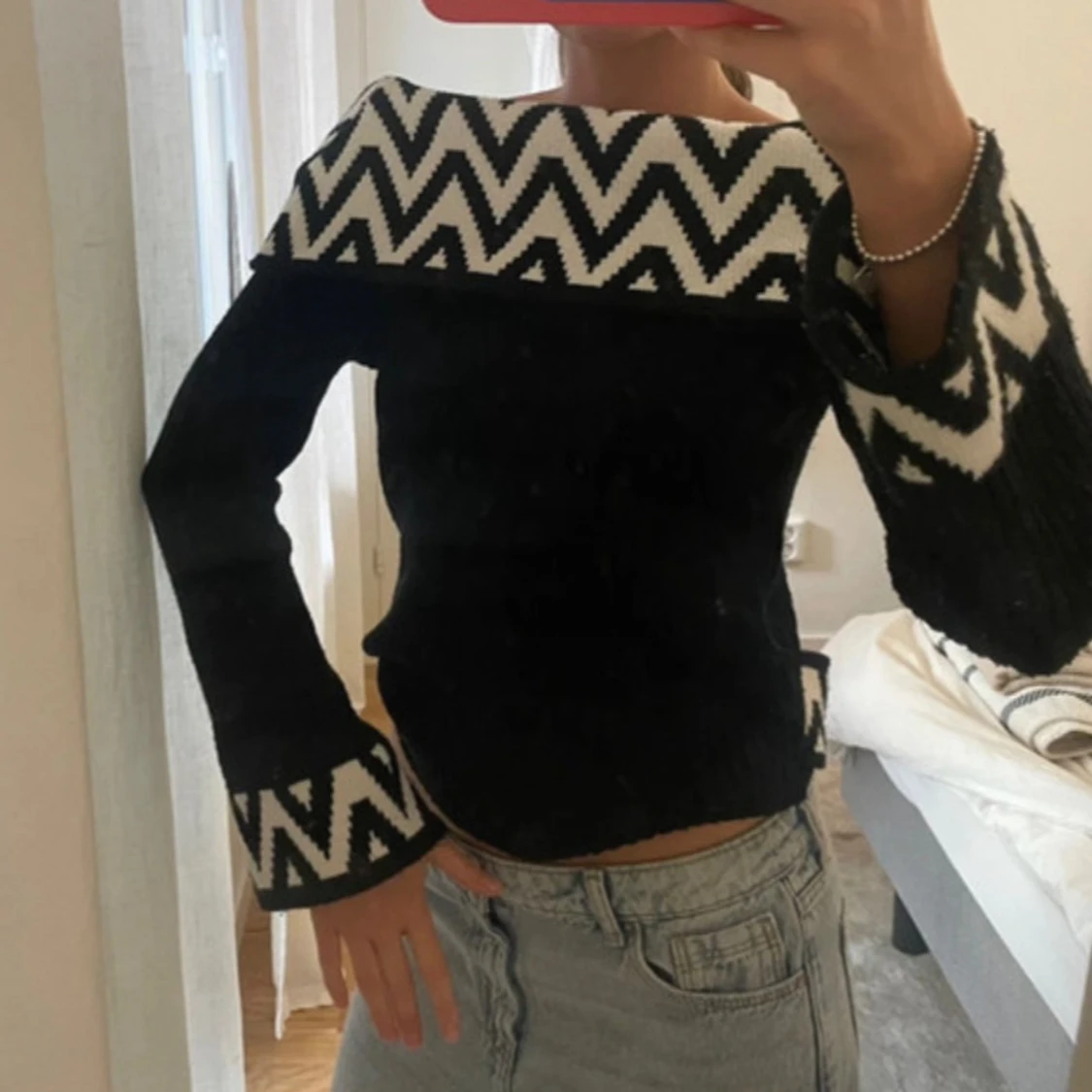 Svart stickad offshoulder-tröja - 3