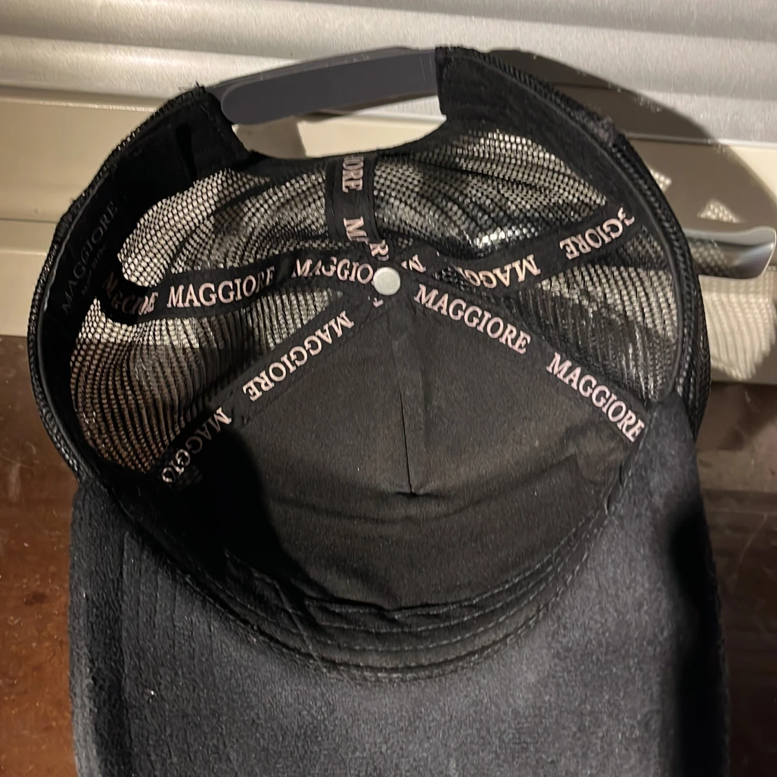 Svart Maggiore keps med mesh och tryck - 2