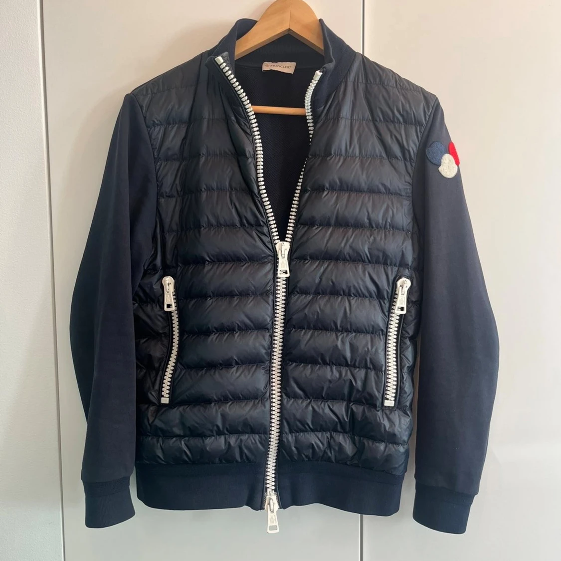 Mörkblå cardigan jacka från Moncler