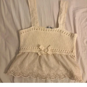 Zara topp  - Så söt topp från Zara. Använd fåtal gånger!