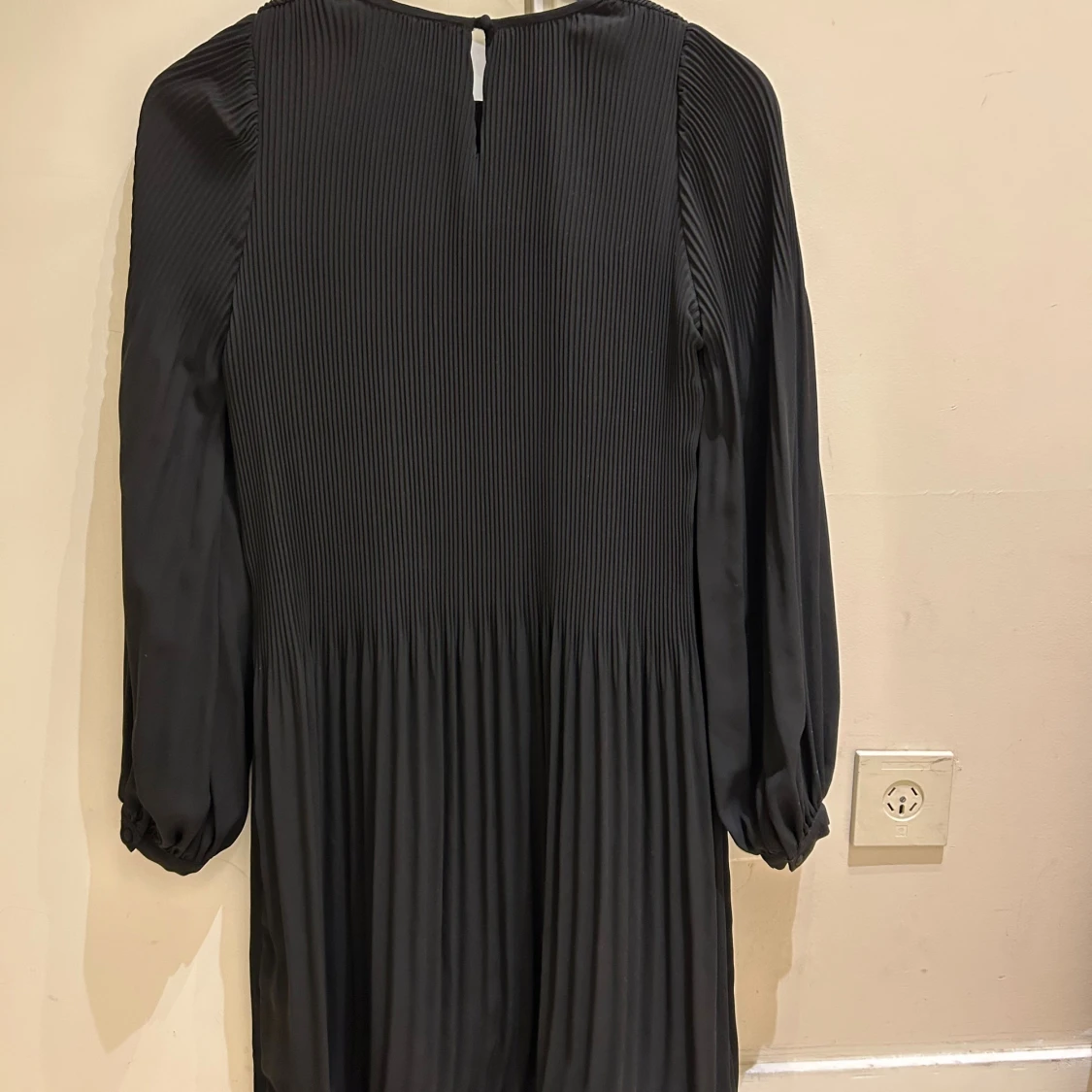  Ny supersnygg Svart plisserad klänning Cathrine Hammel - 3