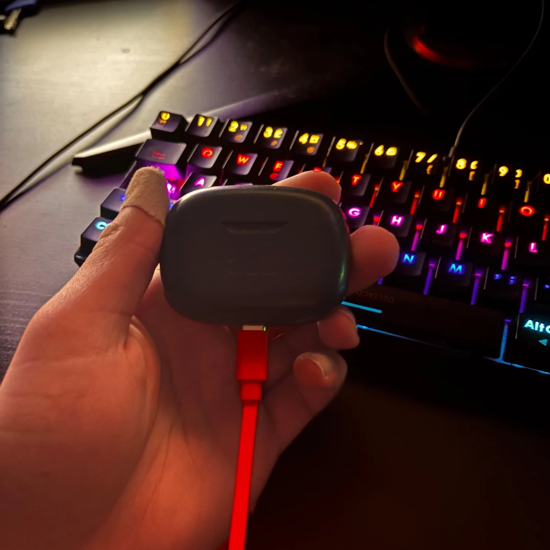 JBL trådlösa hörlurar med laddningsetui - 2