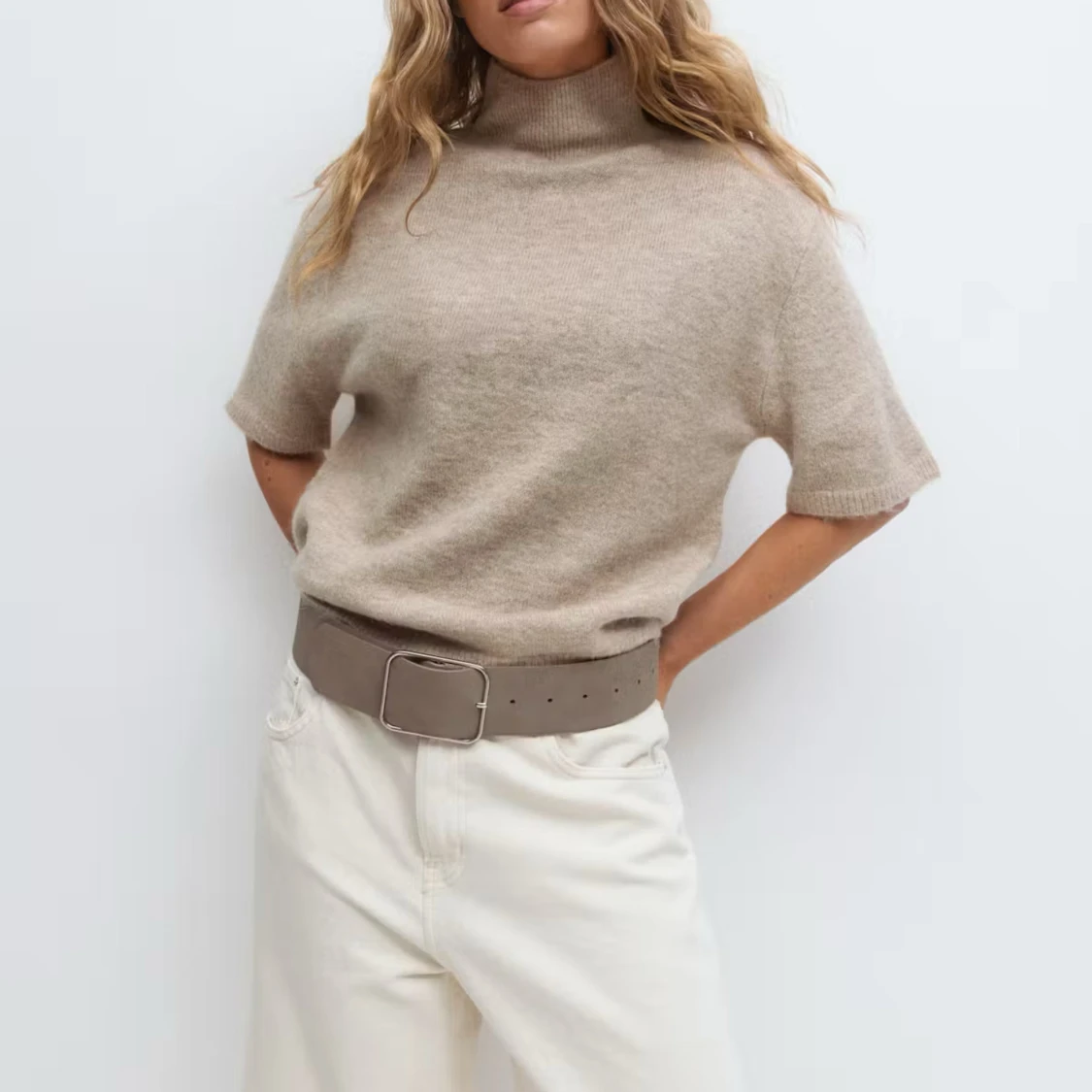 Beige polotröja från Gina