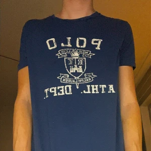 Ralph lauren tshirt  - riktigt fint skick | skön passform | pris kan diskuteras vid snabb affär ☀️