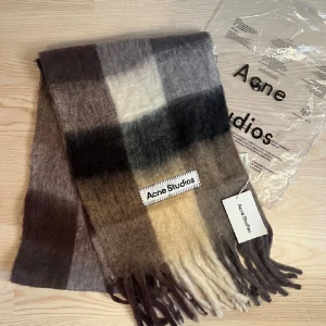 Acne Studios halsduk - ✨Classic acne studios scarf No flaws. Onesize