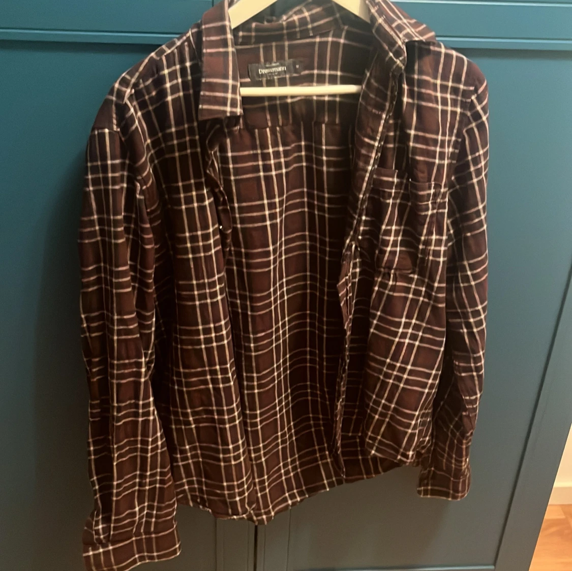 Brun rutig skjorta från Dressmann