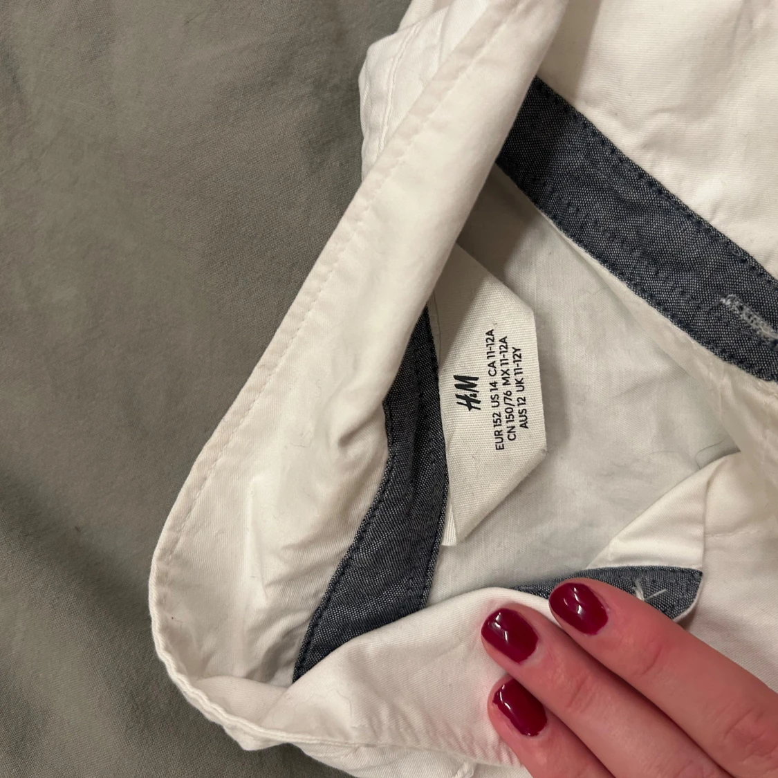 Vit skjorta från H&M med knappar - 1