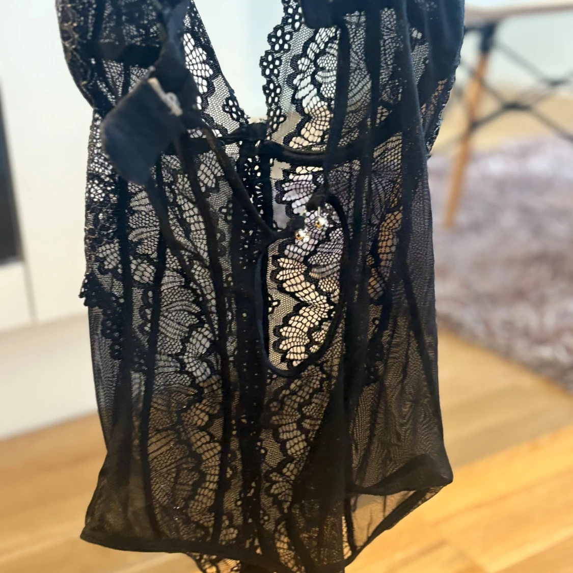 Svart spetsig korsett med snörning - 2