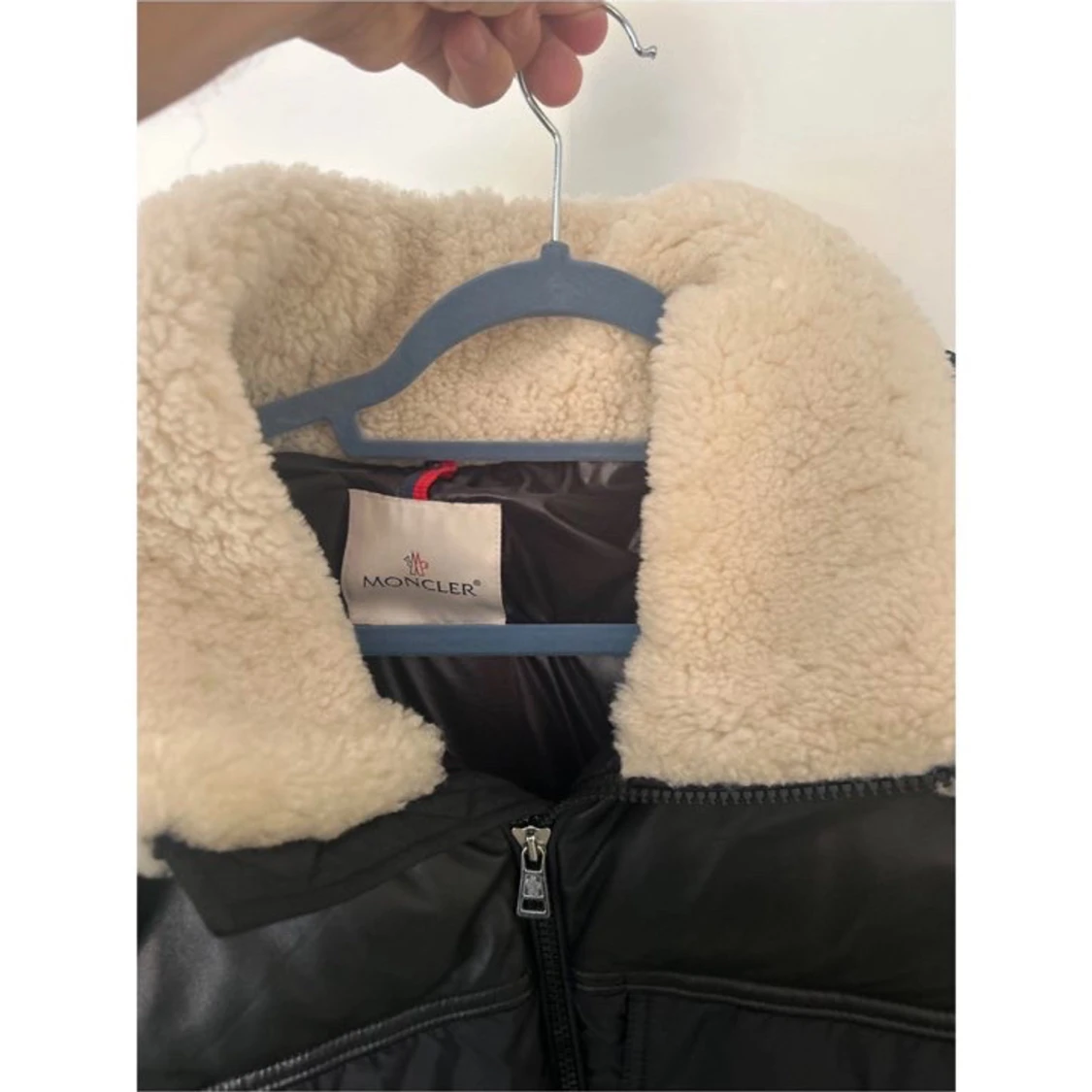 Svart Moncler pufferjacka med huva - 4