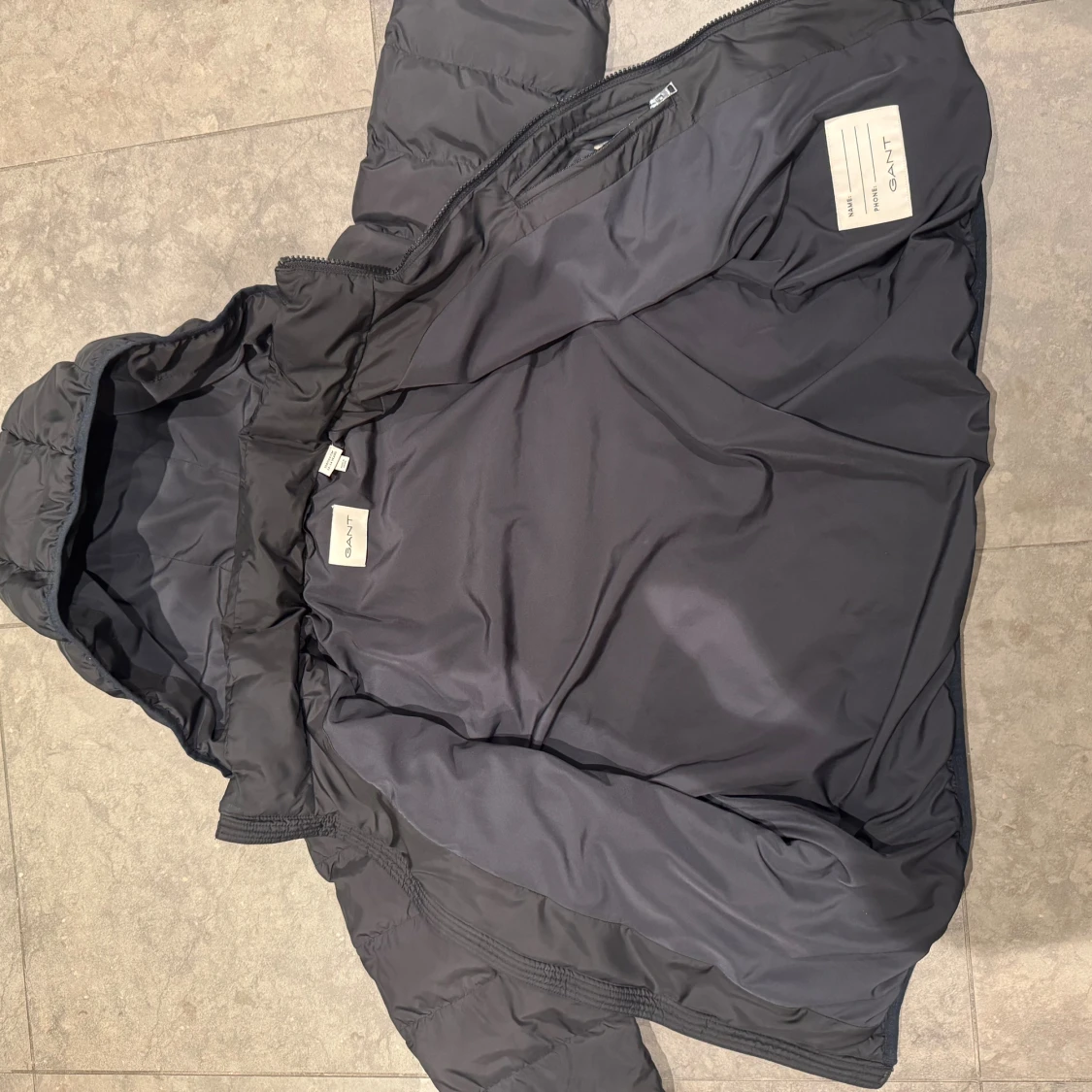 Svart pufferjacka från GANT - 4