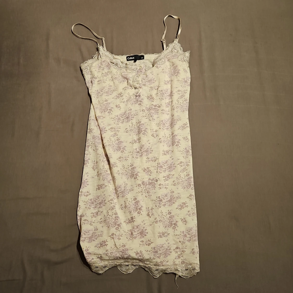 Blommig spetskantad linnetopp - 1