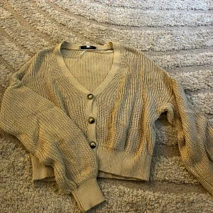 Stickad kofta  - Fint skick 