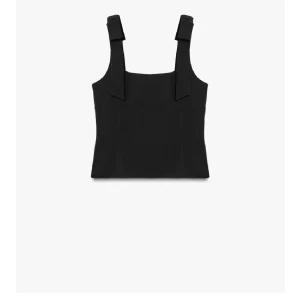 Svart korsett-topp med breda axelband - Snygg svart korsett-topp med breda axelband och stilren, fyrkantig halsringning. Toppen har en tight passform och är perfekt för att skapa en cool och trendig look. Materialet känns stadigt och ger en markerad siluett. Passar dig som gillar minimalistisk stil.