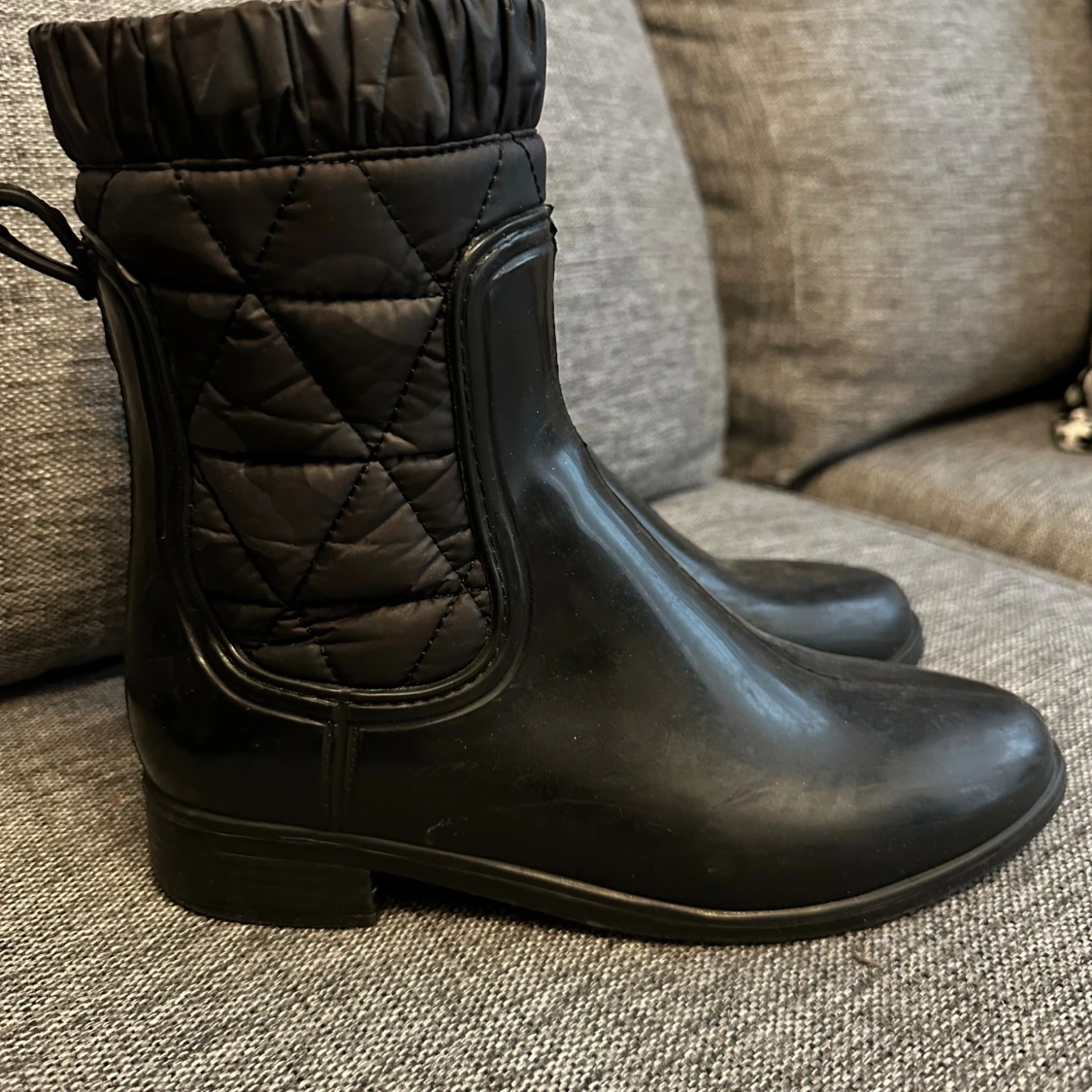 Svarta quiltade boots med platt sula strl: 37 - 1