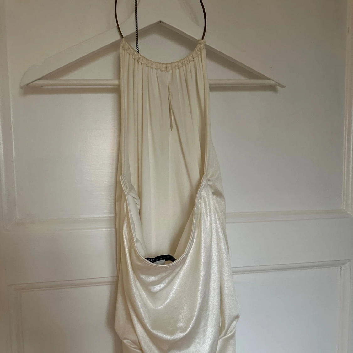 Champagnefärgad halterneckklänning Forever21 - 1