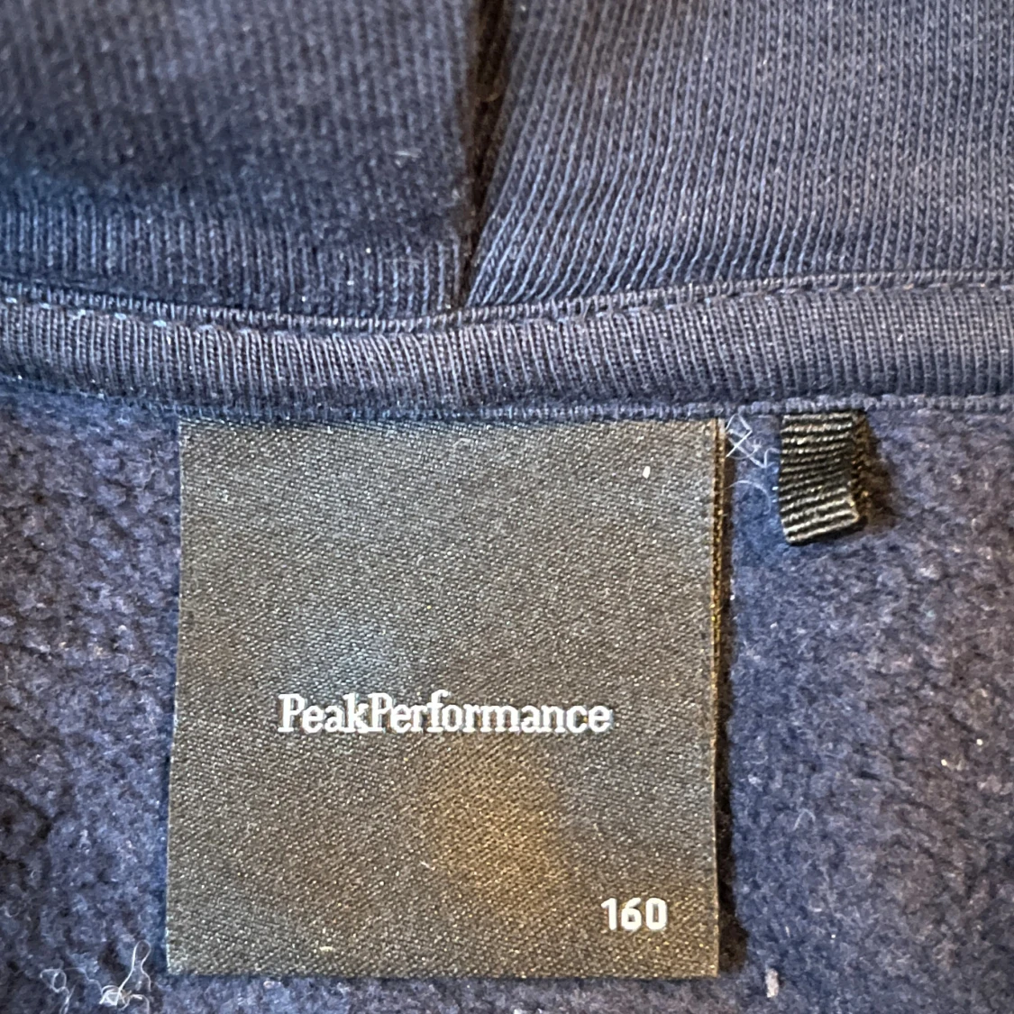 Mörkblå hoodie Peak Performance 160 - 3