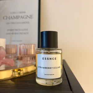 ESSNCE Strawberry Eclair - Strawberry Eclair från ESSNCE, 50ml. Se mängd kvar.