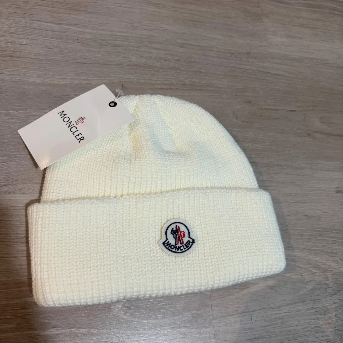 Moncler mössa 