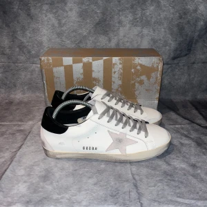 Golden Goose sneakers - Golden goose sneakers! ⭐️ SKICK - 8,5/10 fråga gärna om ni vill se mer bilder!