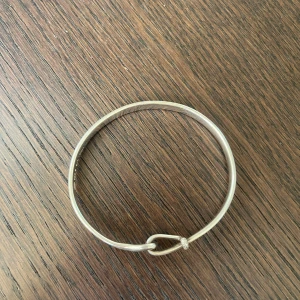 George Jensen torun armring  - Torun armring. Vita. Diamanter. Storlek M 