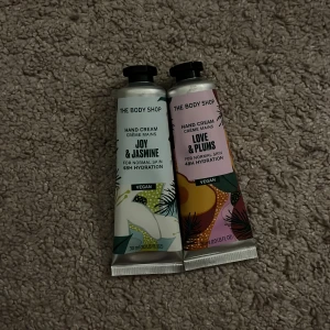 Handkräm Joy & Jasmine och Love & Plums - Oanvänt!! 30ml/st (säljs ej separat, allt eller inget)