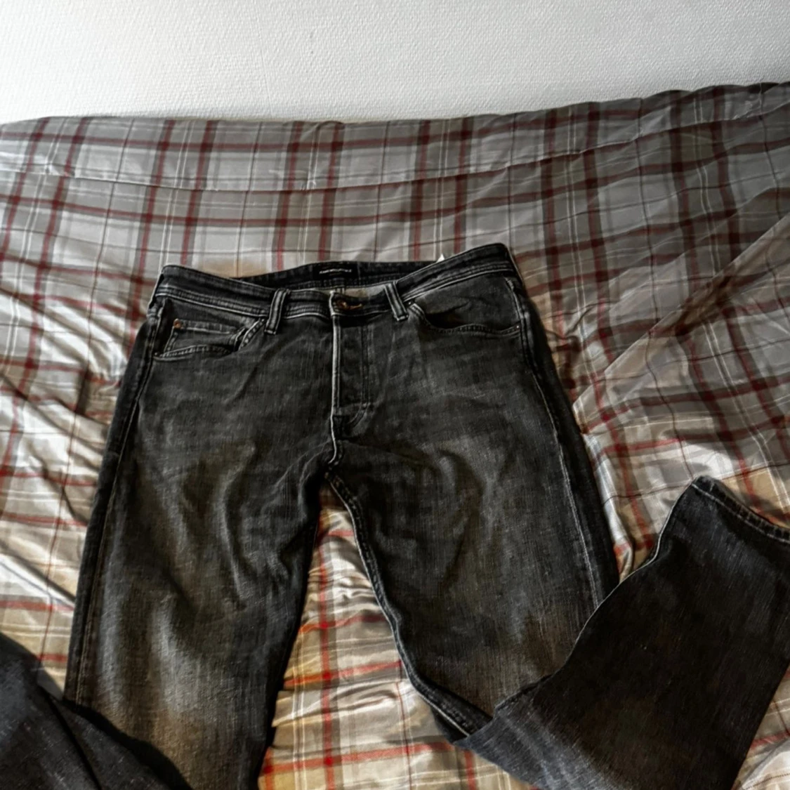 Svarta straight jeans från jack and Jones - 1