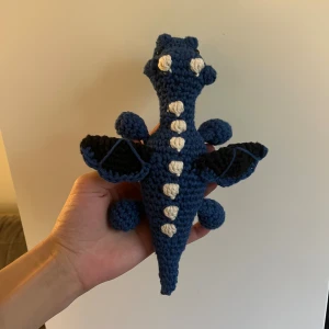 Virkad drake - Virkad av mig 100% bomull💙