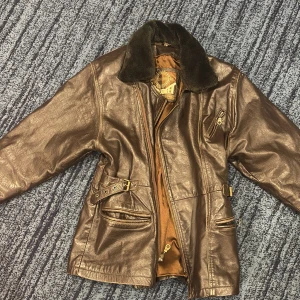 Läder jacka - En brun läder jacka från 42nd street i storlek 36. Väldigt bra skick