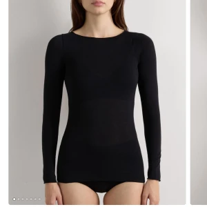 Intimissimi tröja  - Säljer denna väldigt snygga och populära tröja från Intimissimi. Mycket bra skick. Passa på, väldigt bra pris!🥰