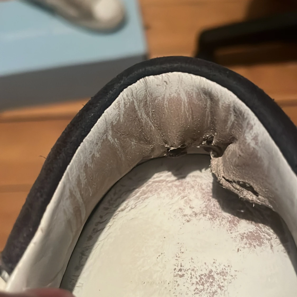 Vita och grå sneakers i skinn - 2