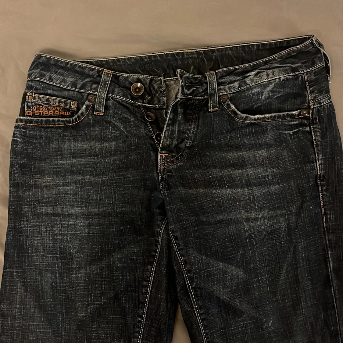 Mörkblå lågmidjade jeans från G-star - 3