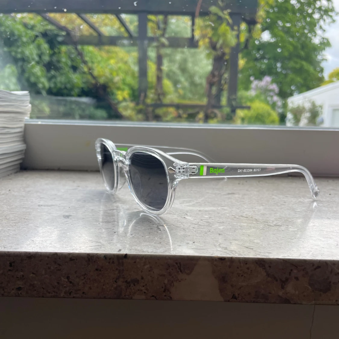 Bajen transparenta solglasögon (Limited edition)  - 1