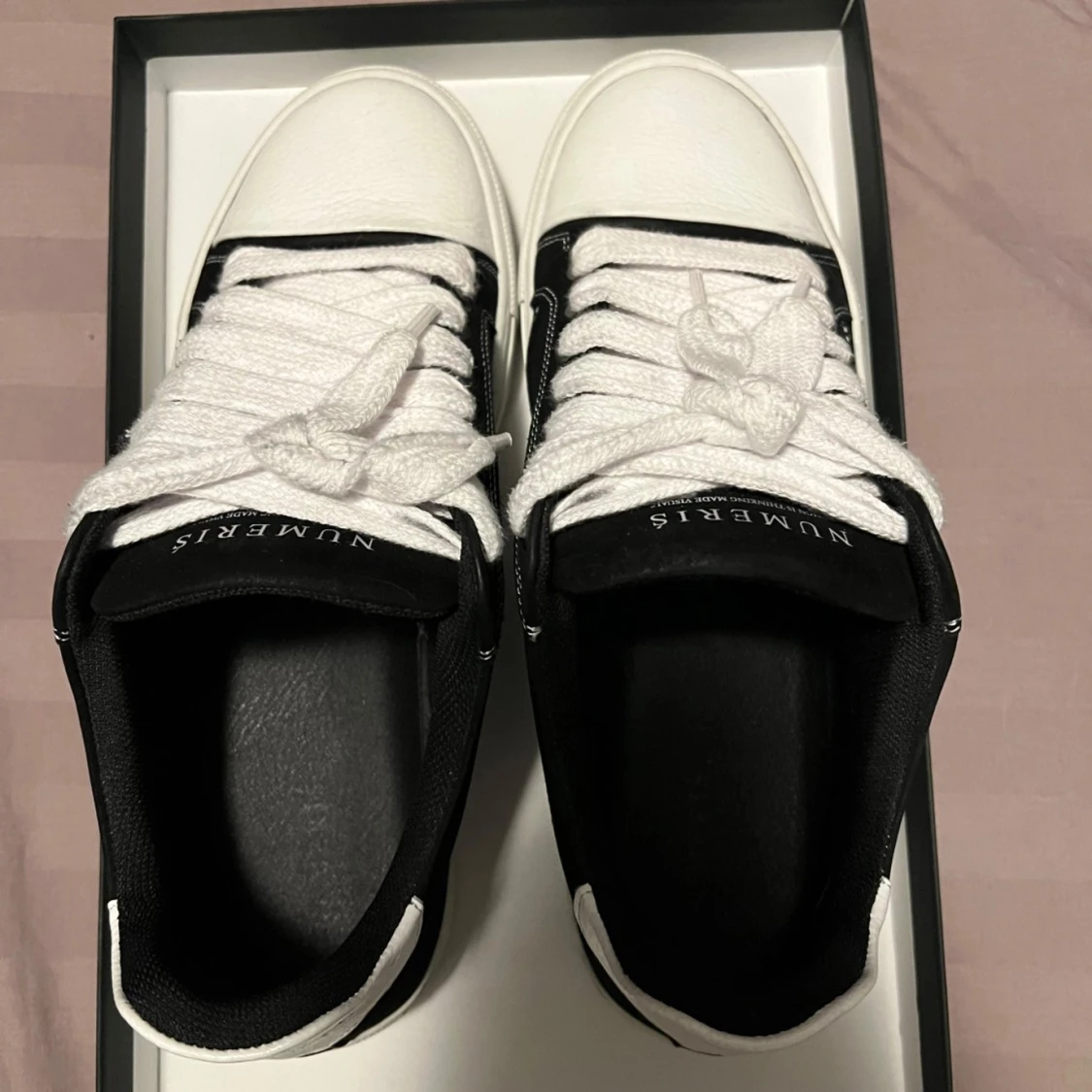 Svartvita sneakers från Numeris - 3