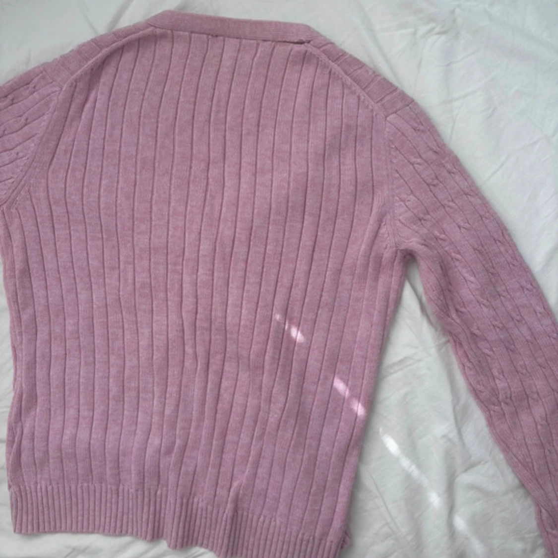 Ljusrosa kabelstickad kofta Isolde - 2