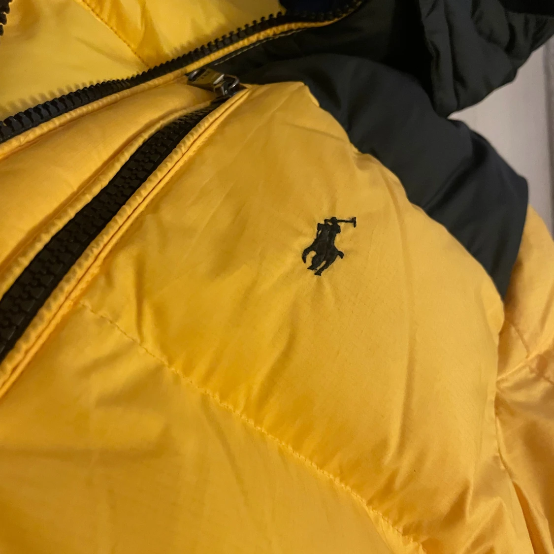 Gul pufferjacka från Polo Ralph Lauren - 1