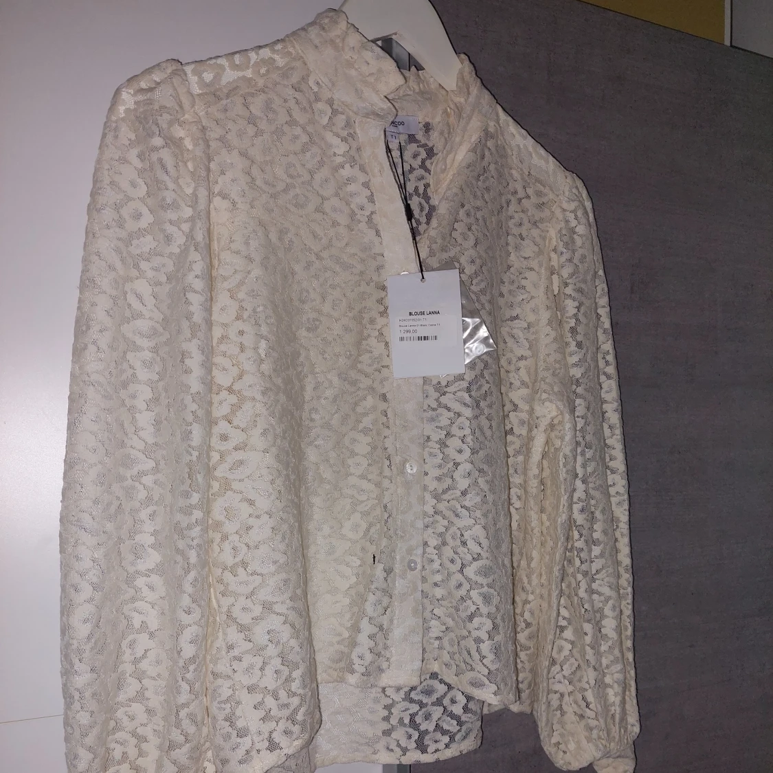 Vit spetsblus från Suncoo - 1